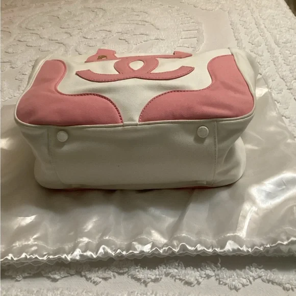 Chanel marshmallow tote. - Picture 2 of 12